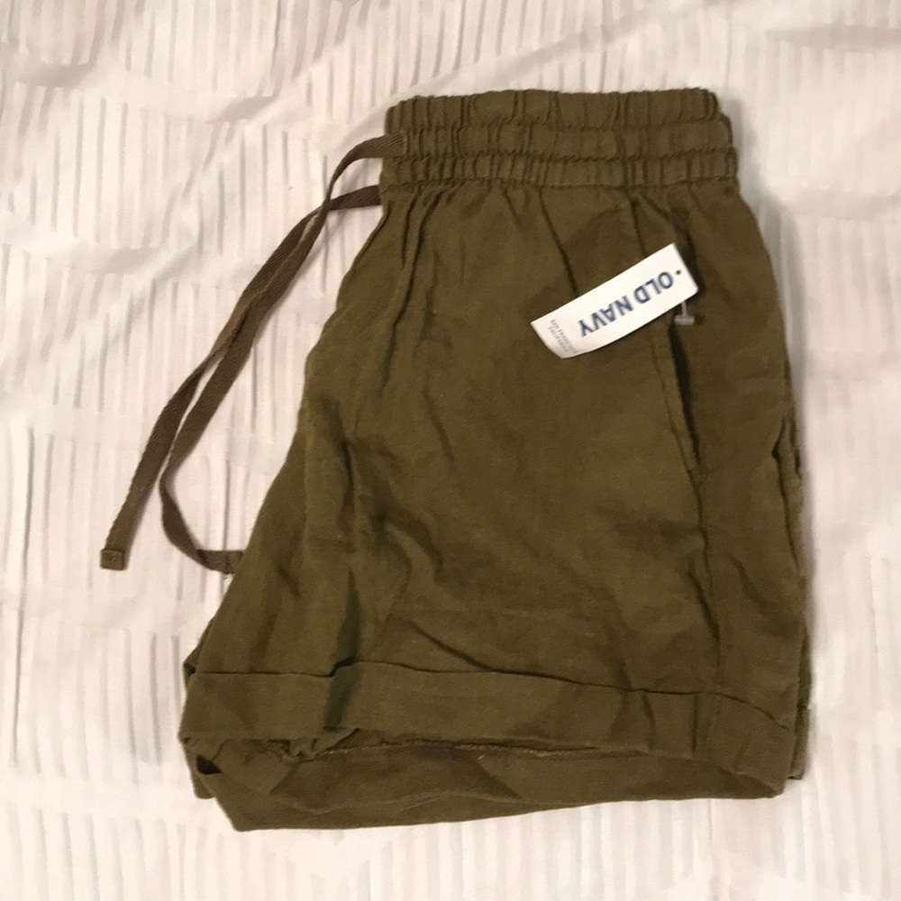 NWOT Army green Old Navy shorts